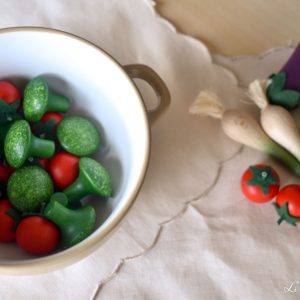 Brócoli y tomates cherry de madera - Erzi