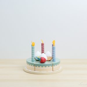 Tarta de cumpleaños de madera con velas con fuego de fieltro - Little Dutch